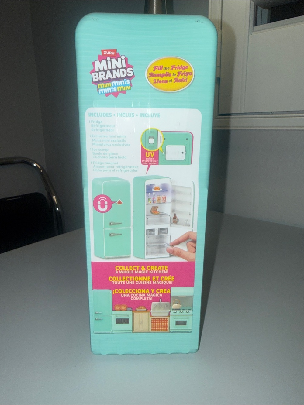 Zuru Mini Brands Fill the Fridge - 7 Exclusive Mini Minis, Ice Scoop, & Magnet - Picture 3 of 4